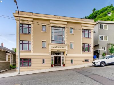654 SW Grant St APT 202, Portland, OR, 97201