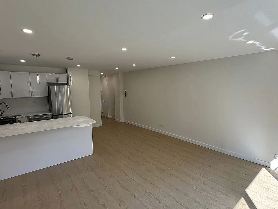 1st image of 220 E 60th St APT 3G