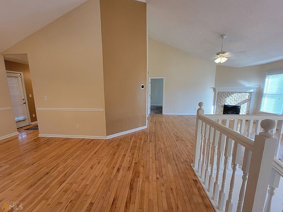 3rd image of 5495 Twin Lakes Dr
