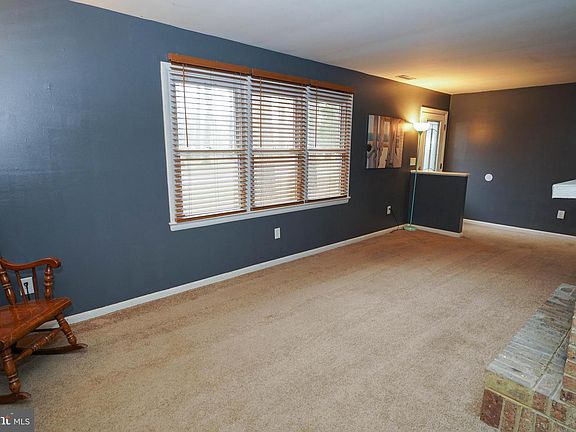 5th image of 102 Murray Dr