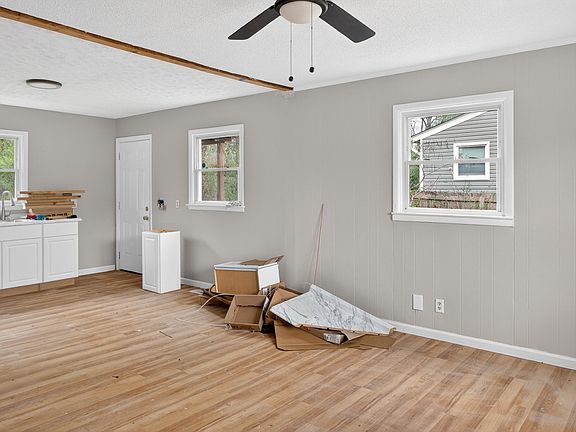4th image of 529 E 52nd St