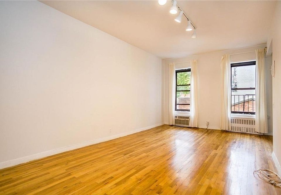1st image of 880 Lexington Ave APT 2A