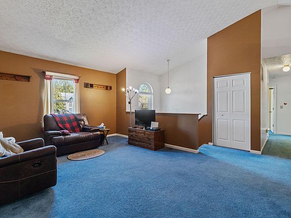 4th image of 1667 Westmeadow Dr
