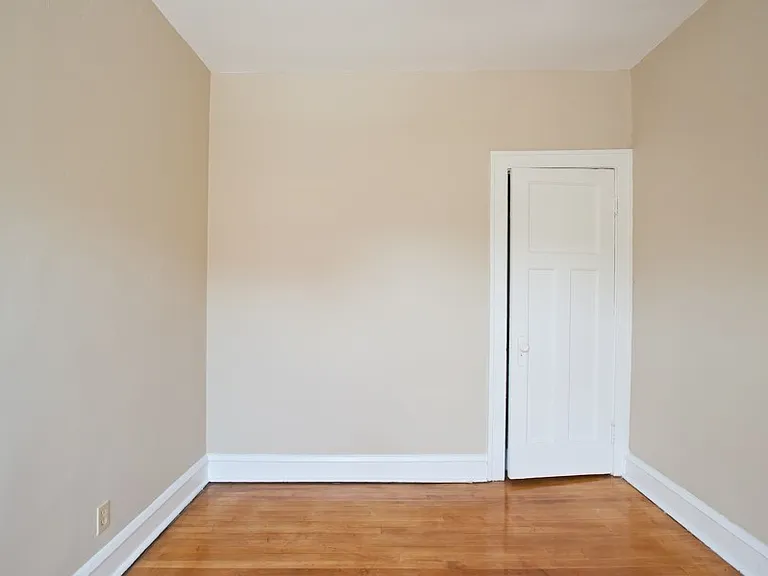 $1085 1 BR, 1 BA Apartment, Heat Included, Free Laundry - 1603 N Van Buren — Photo 19