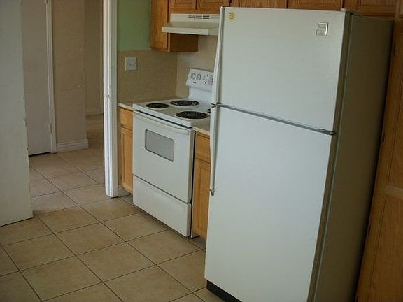 4th image of 920 S 555 W