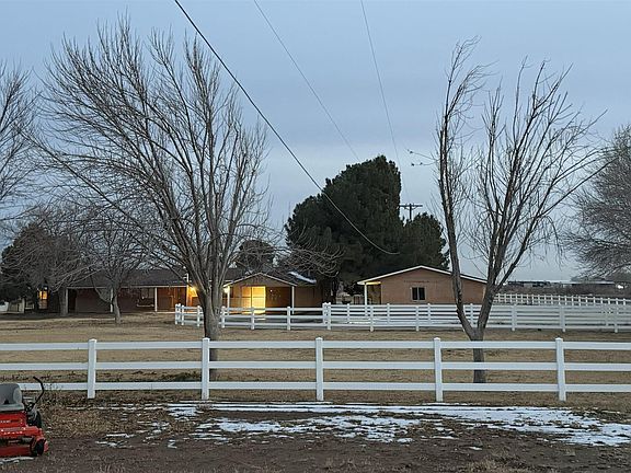 2nd image of 2001 E Derrick Rd