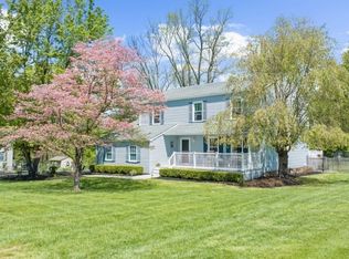 7 Fox Run, Glen Gardner, NJ 08826