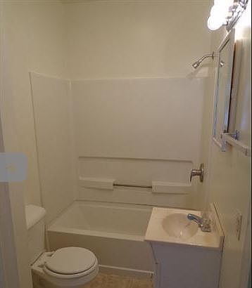 4th image of 1100 E Moneta Ave