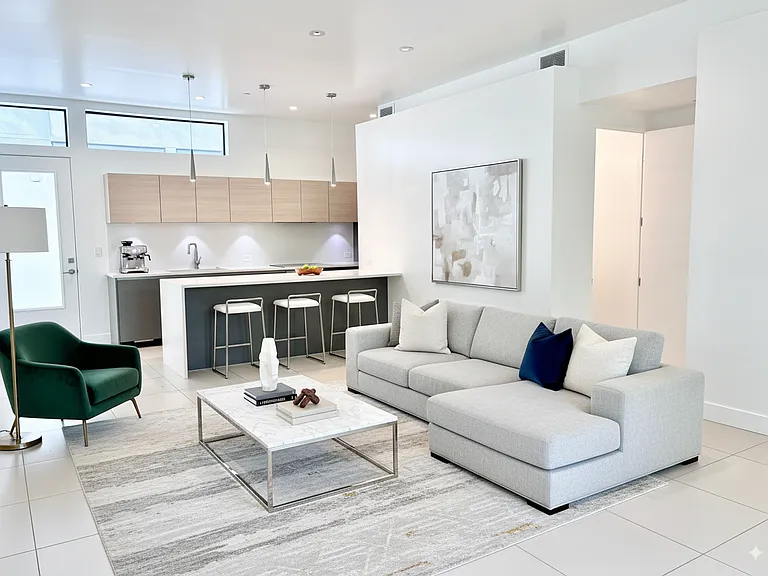 7301 E Minnezona Ave #1007 — Photo 2