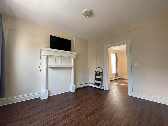 5th image of 107 Baldwin Ave APT 2L