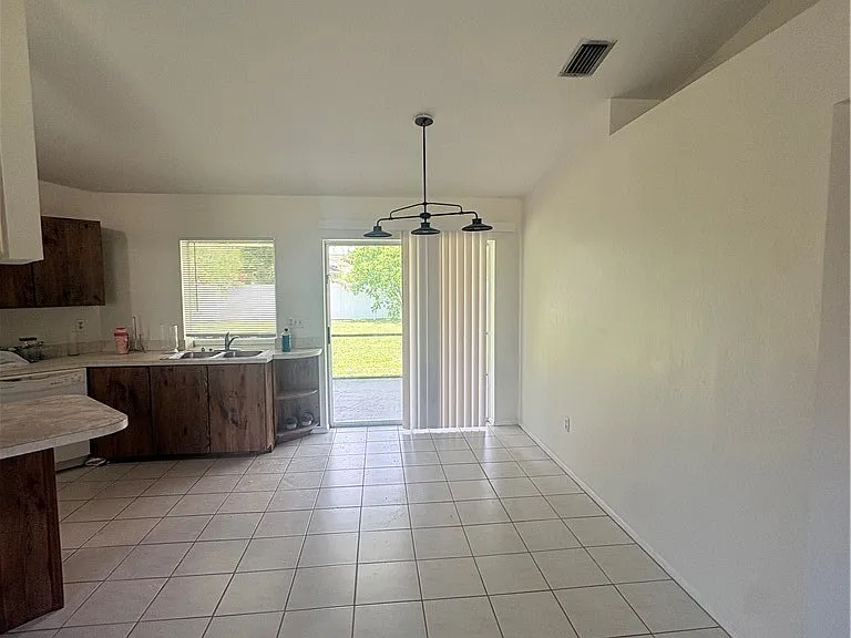 3709 SW 1st Pl — Photo 5