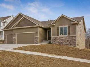 801 Sunburst Dr, Pleasant Hill, IA 50327