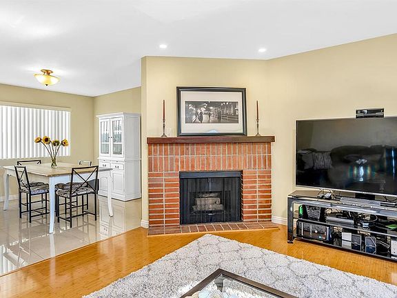 4th image of 11643 Chandler Blvd APT 102