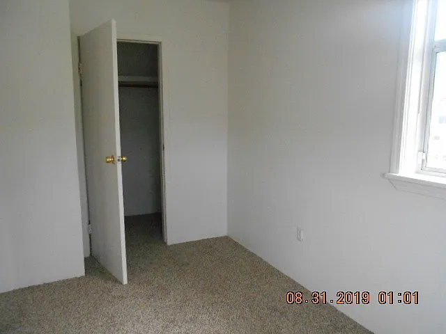 313 N E St — Photo 6