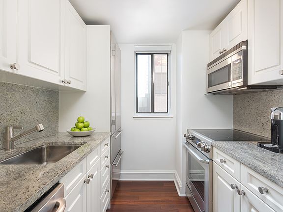 3rd image of 330 E 56th St #802