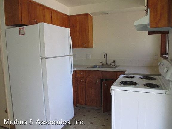 3rd image of 14336 SE Cedar Ave