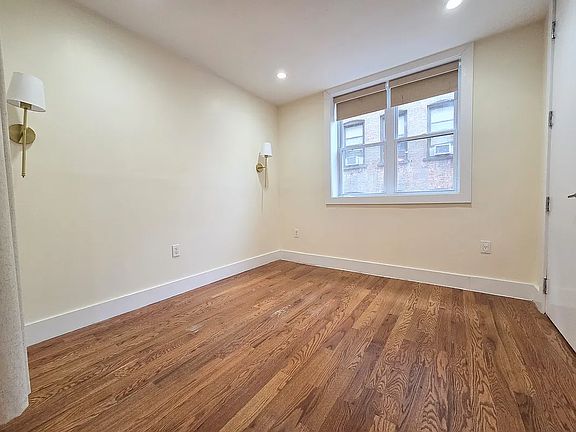 3rd image of 4300 Broadway APT 1D