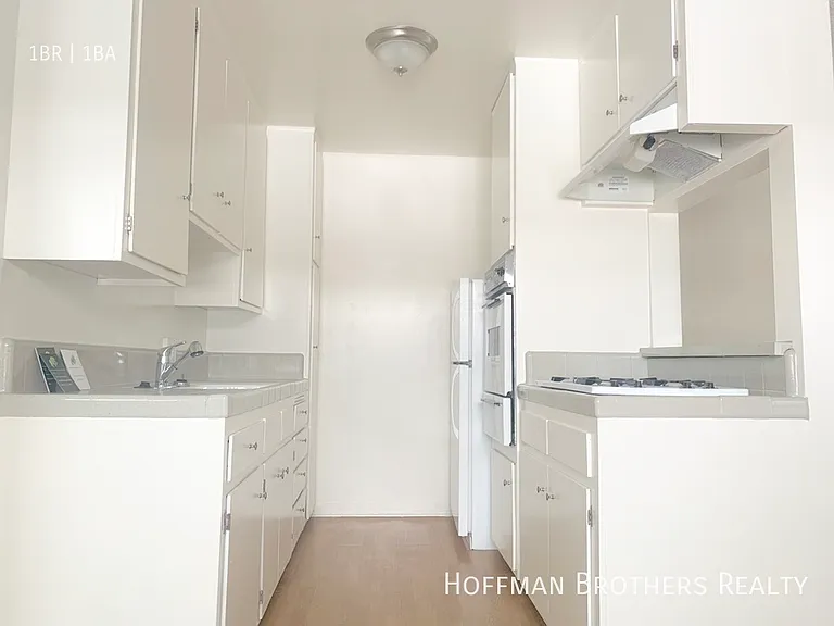 2311 S Bentley Ave #15 — Photo 1
