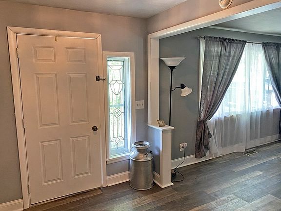 3rd image of 210 Bond Ave