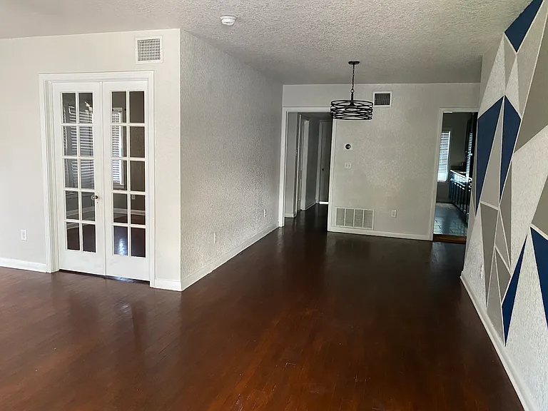 342 Donaldson Ave — Photo 2