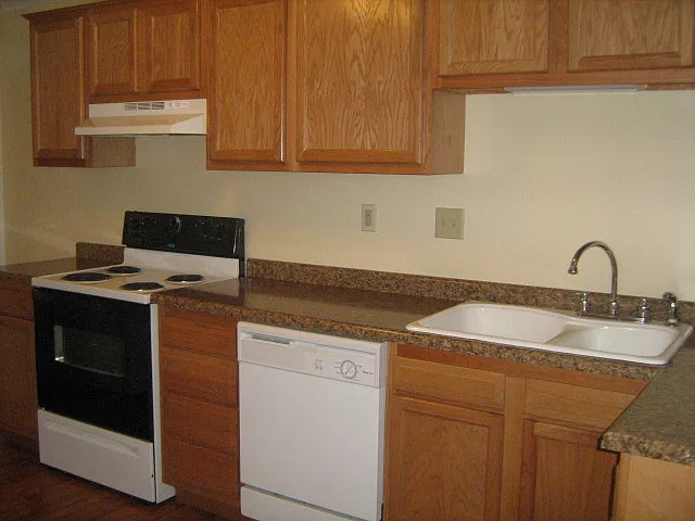 Lovely 3 Br Single Family Home — Photo 4