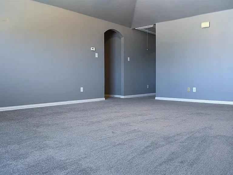 409 Royal Crest Dr — Photo 20