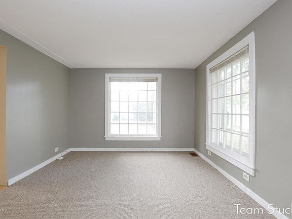 5th image of 1364 Lamont Ave NW