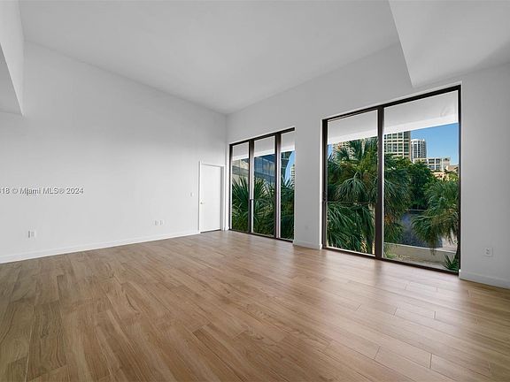 4th image of 2678 Tigertail Ave #203