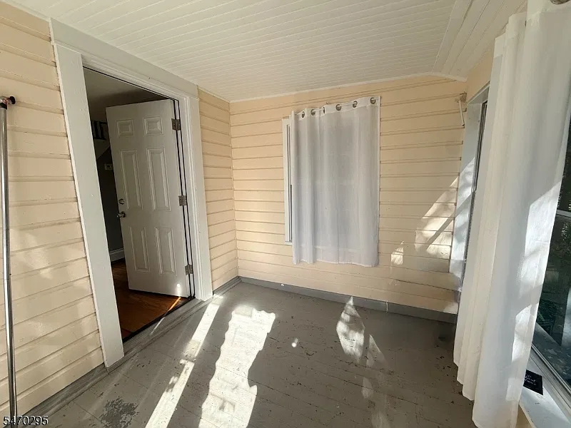 2 bed, 1.0 bath, $2,500 — Photo 2