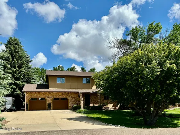 3052 Lakeview Dr, Dickinson, ND 58601