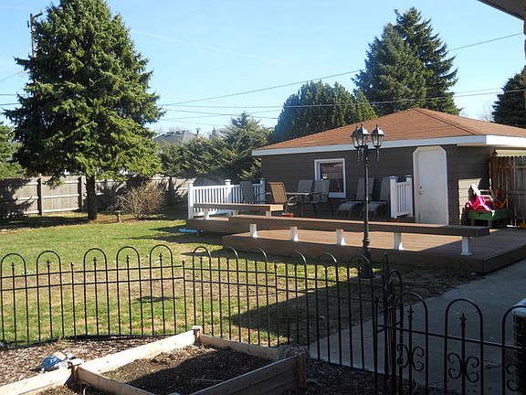 3rd image of 9829 S Meade Ave