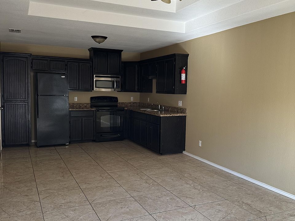 2nd image of 1903 Oasis Dr