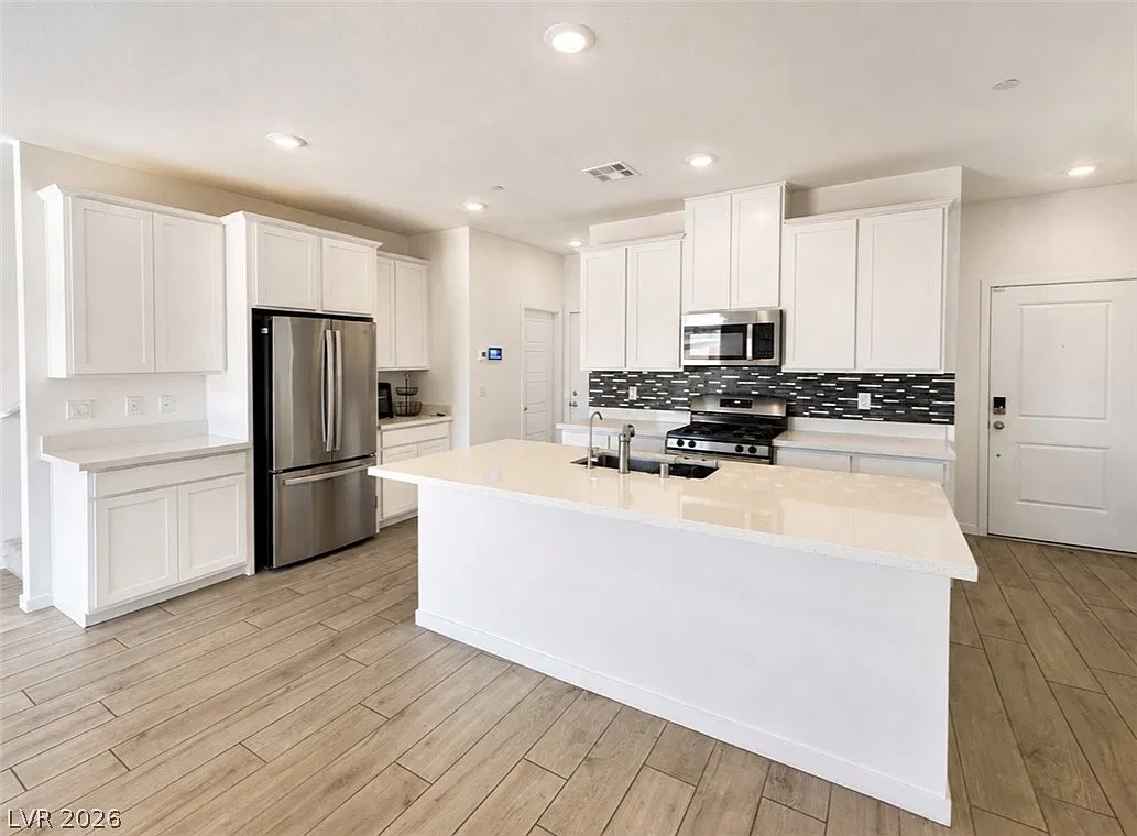 3 bed, 2.5 bath, 1560 sqft, $2,300 — Photo 3