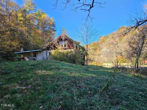 9140 Mill Creek Rd, Pound, VA 24279