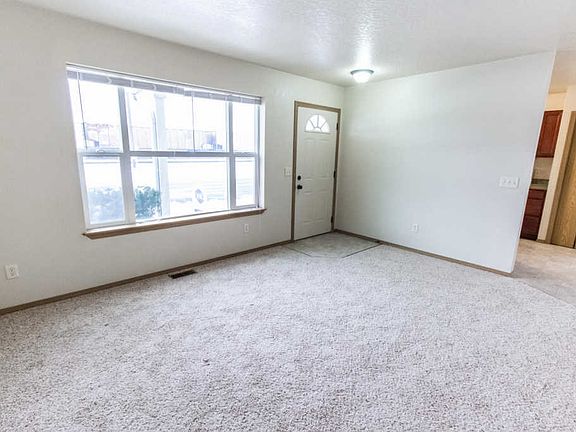 4th image of 2201 Railroad St W APT 111