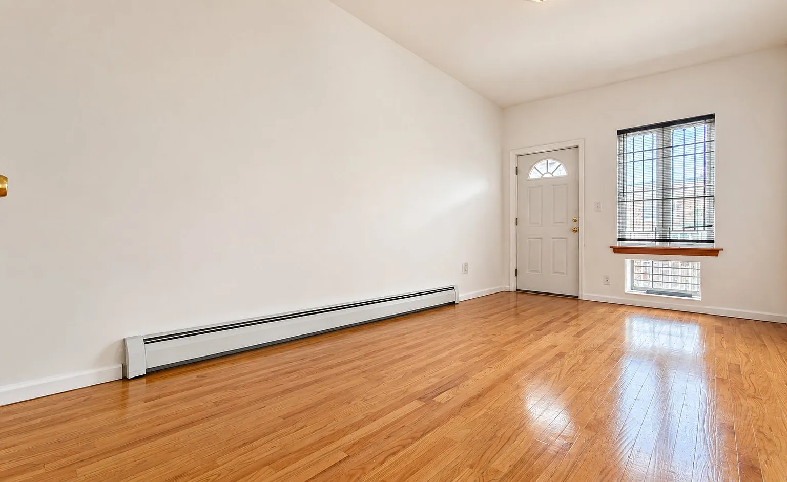 3 bed, 1200 sqft, $2,900 — Photo 1