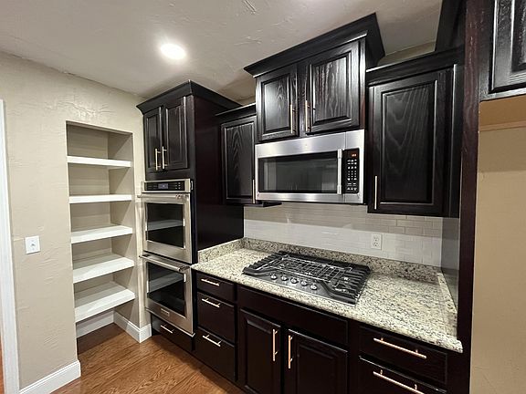 4th image of 1304 Pine Oak Dr