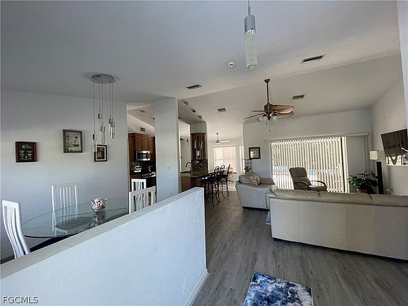 4th image of 130 SE 44th St