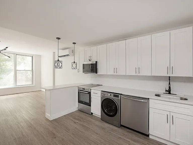 228 E 51st St #3 — Photo 3