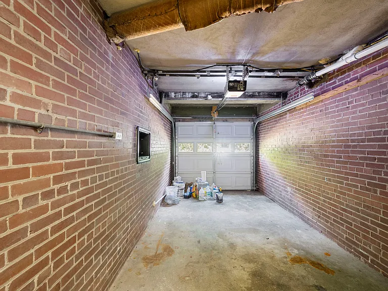 502 Thomas Rd — Photo 33