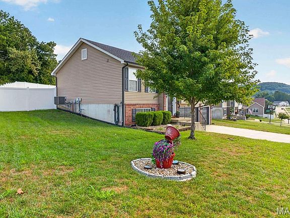 3rd image of 2829 Mallard Ct