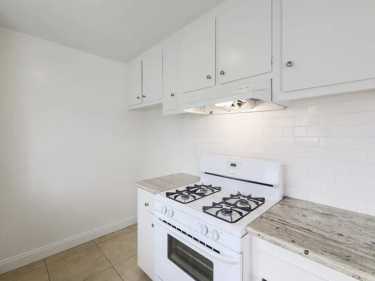 7548 Hampton Ave #205 — Photo 15