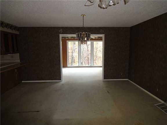 5th image of 19 Enfield Dr