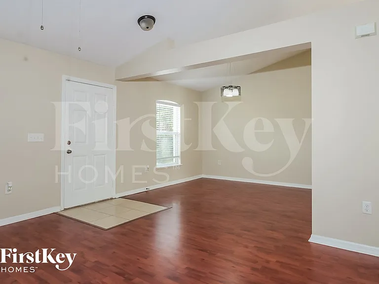 1438 SW Paar Dr — Photo 4