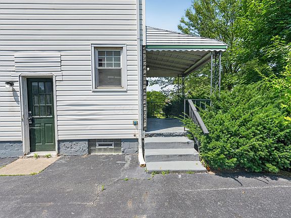 2nd image of 1771 E Sycamore St