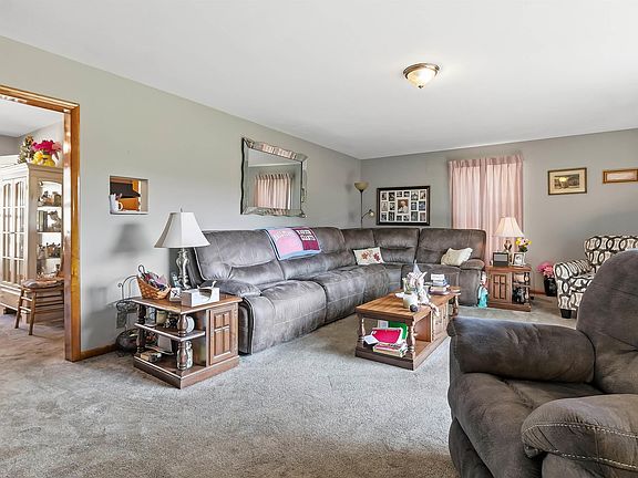 4th image of 6020 S Elm Dr