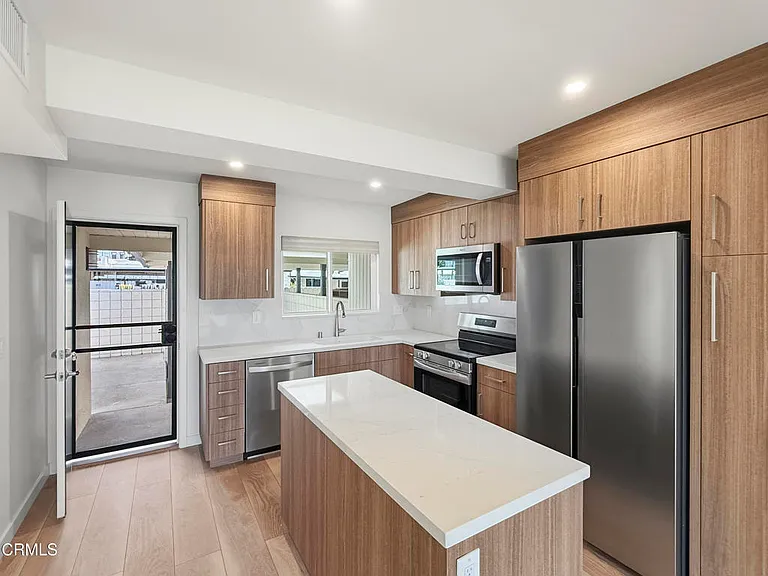 61B Redwood Ave — Photo 15