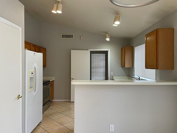 3rd image of 4561 W Joshua Blvd