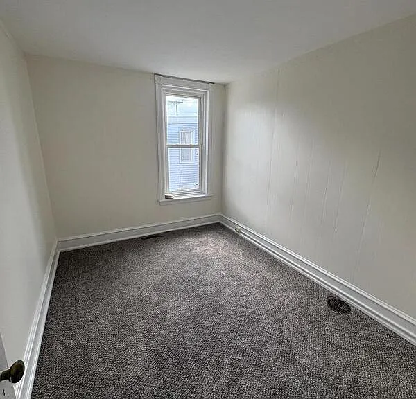 604 Hunter St — Photo 5