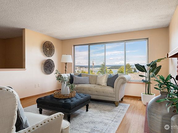 5th image of 931 Walker Heights Place